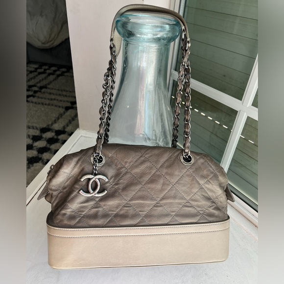 Chanel two tone quilted leather bowling bag - Picture 3 of 12